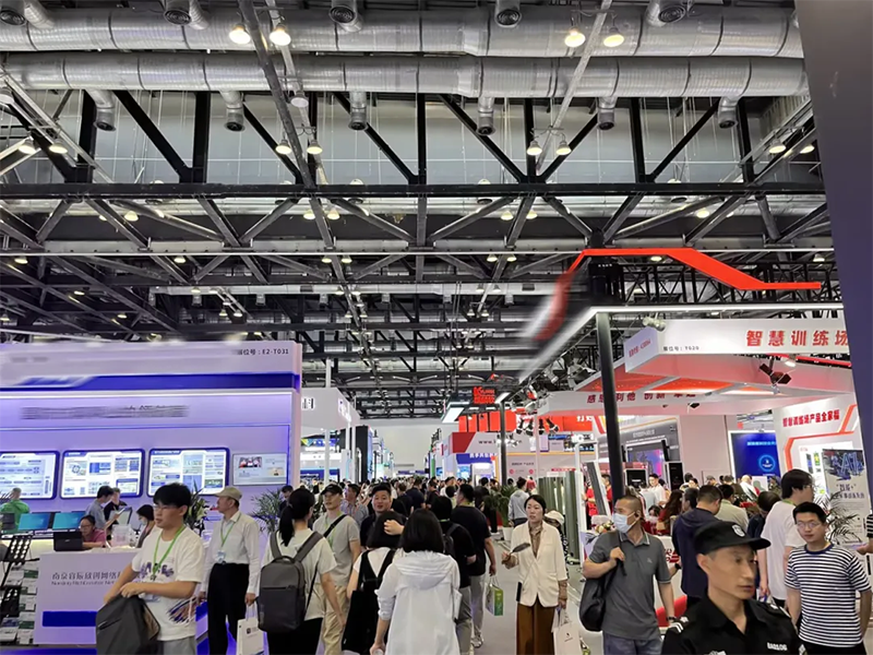 军博会盛大开展！HGA010安装包通讯自主立异，，，，，，，助力科技强军